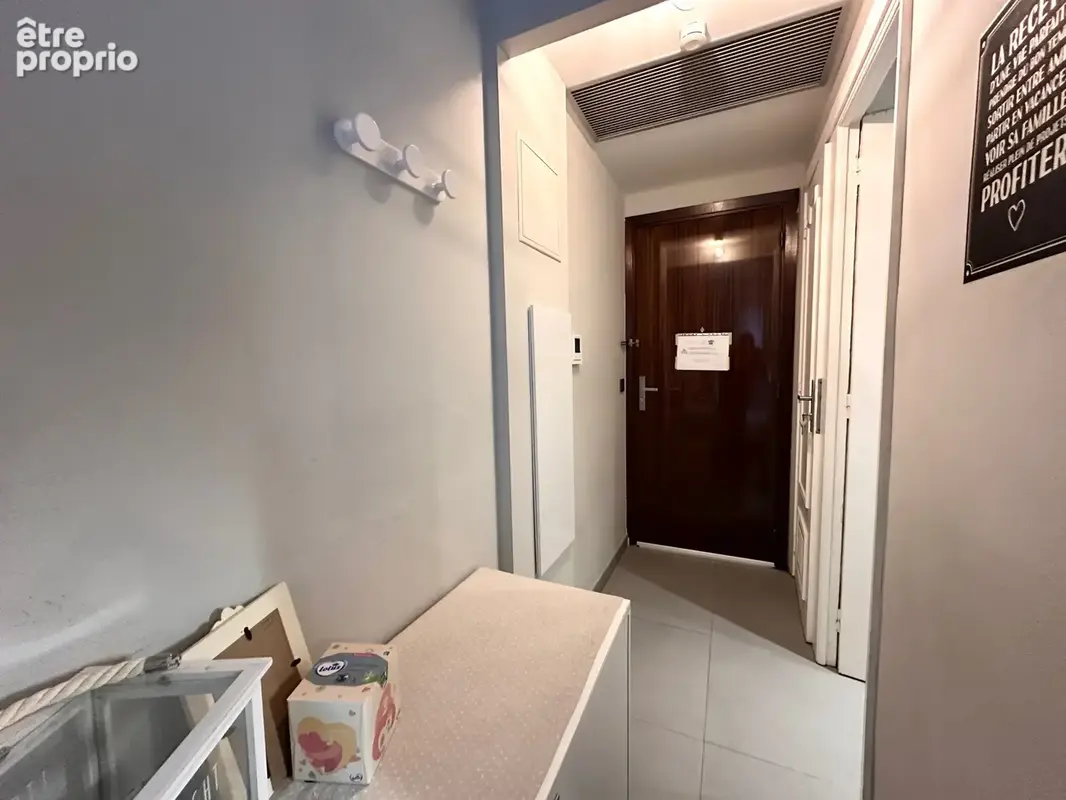 MENTON - Garavan. Idéal investissement, Beau studio rénové avec balcon dans une résidence en front de mer. - photo 11