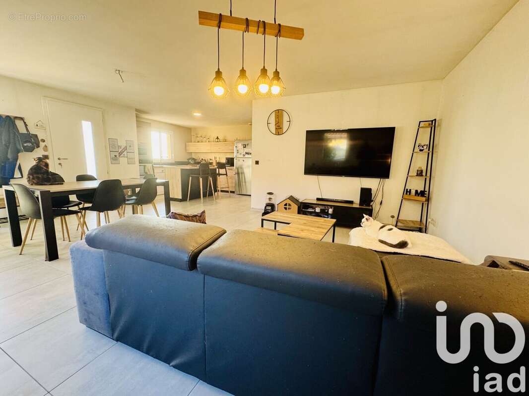 Maison 92 m² à Revel-Tourdan  - photo 8