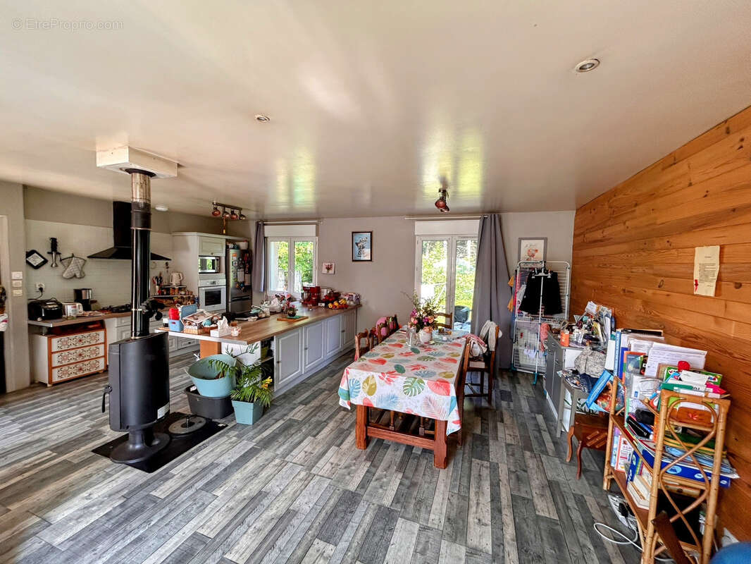 Maison à SAINT-VICTOUR