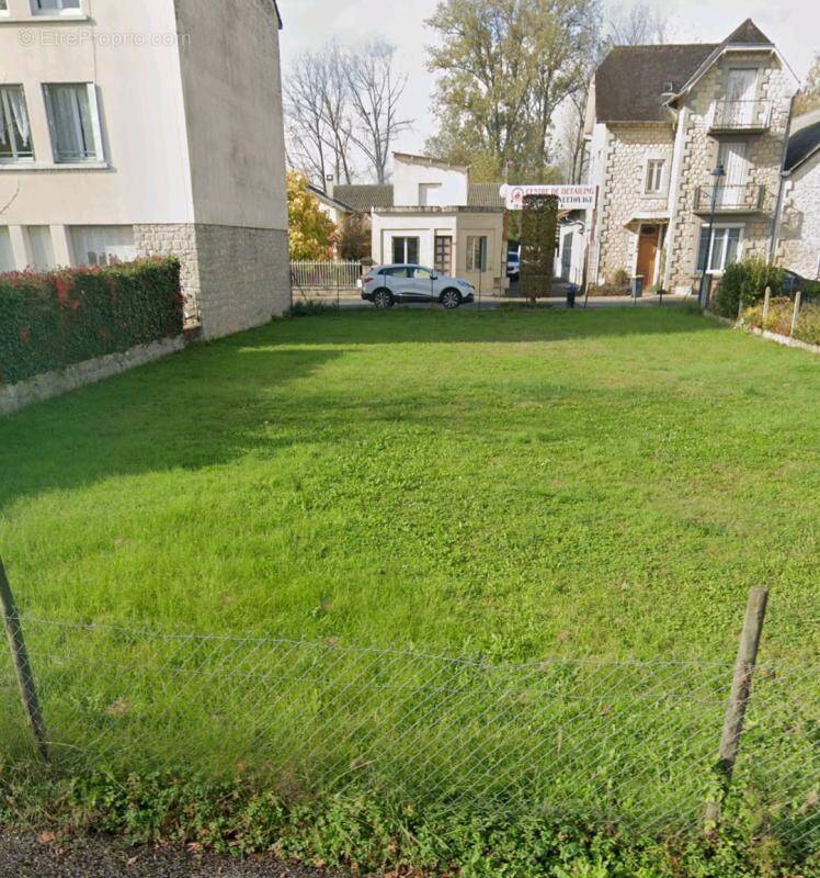 Terrain à TERRASSON-LAVILLEDIEU