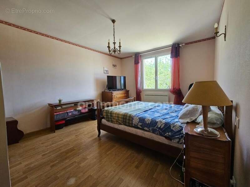  Maison familiale de 120 m², trois chambres et un bureau. 6 pièces PUYMOYEN (16) - photo 9
