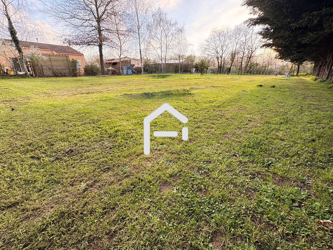 Terrain 2480 m² à Moutiers-Sur-Le-Lay  - photo 2
