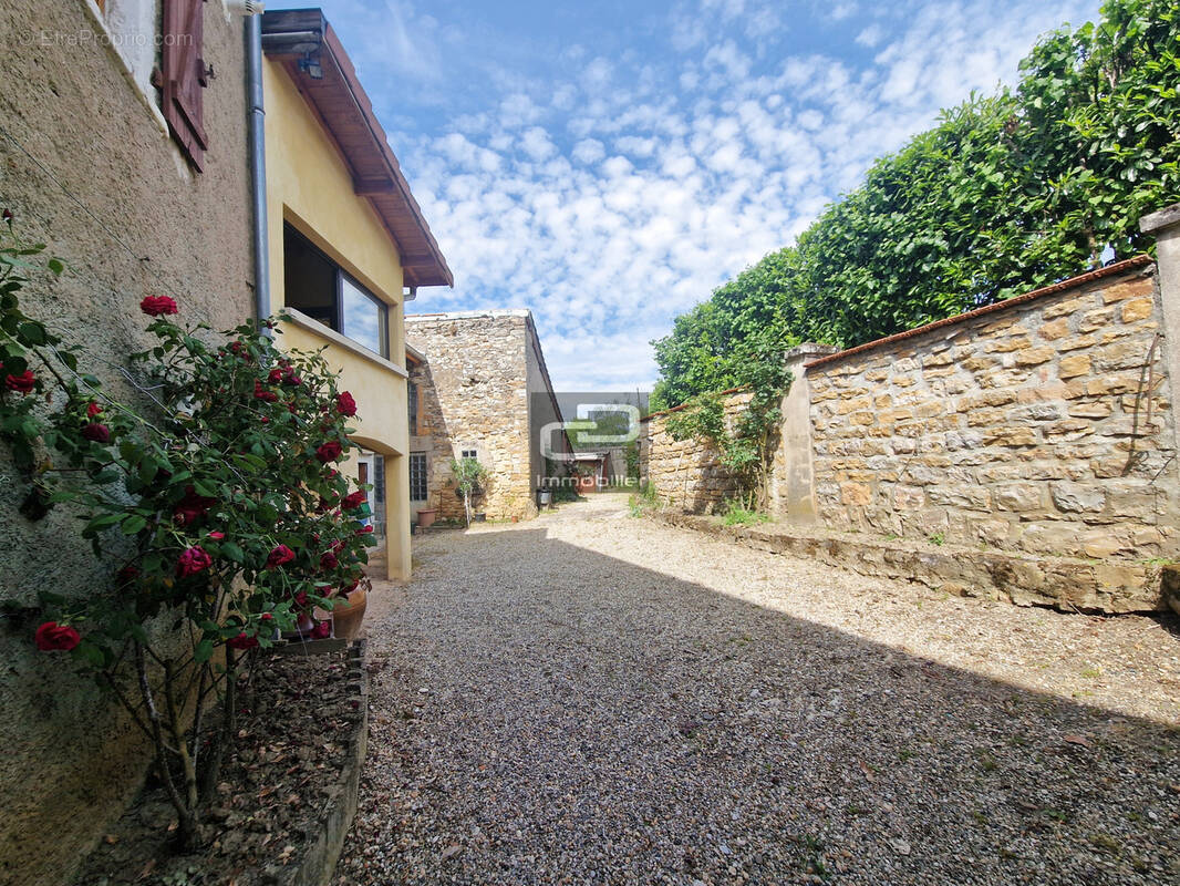 Maison à CURIS-AU-MONT-D'OR