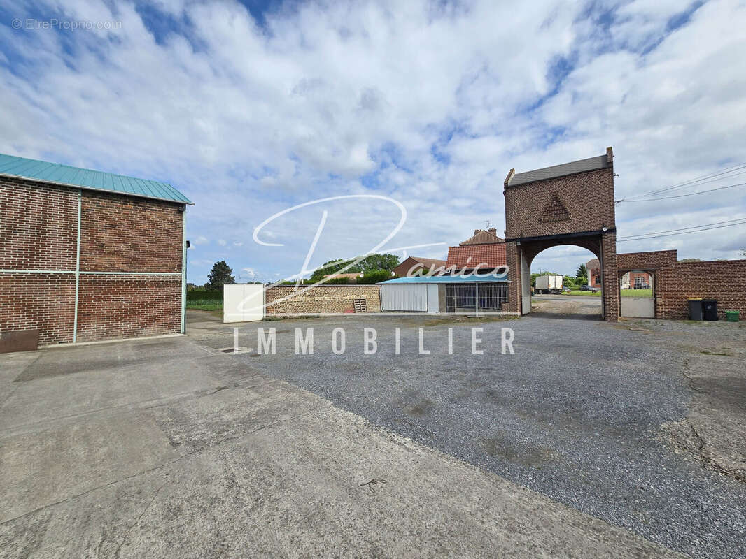 Maison 203 m² à Raillencourt-Sainte-Olle  - photo 3