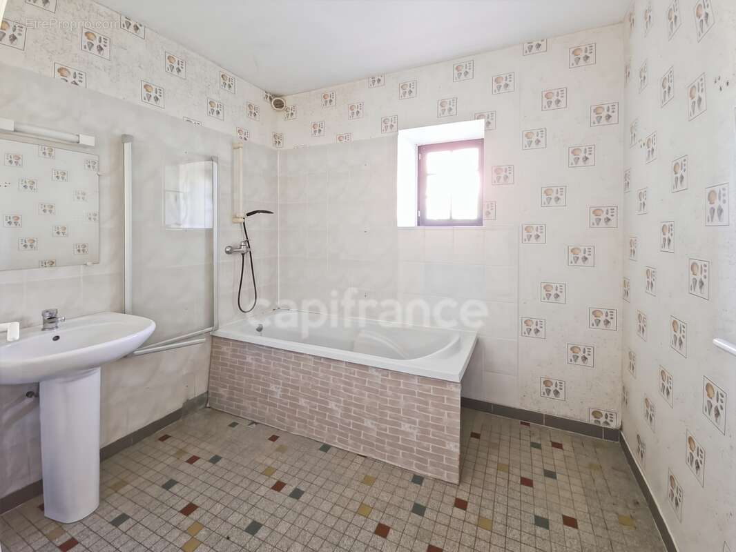 Maison en pierre à renover - photo 7