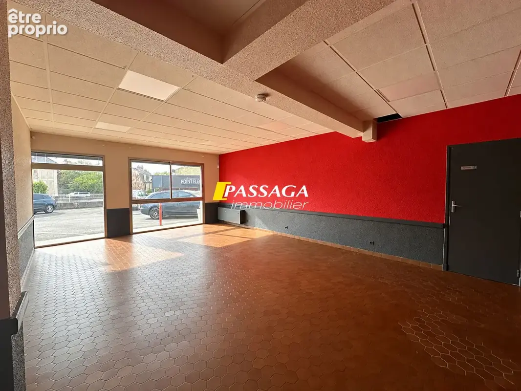 A VENDRE - Local commercial 112 m² avec parkings et caves - RODEZ - photo 5