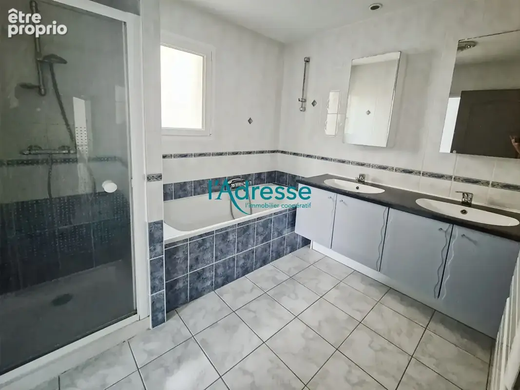 Maison de plain-pied de 120 m² - 5 chambres - photo 6