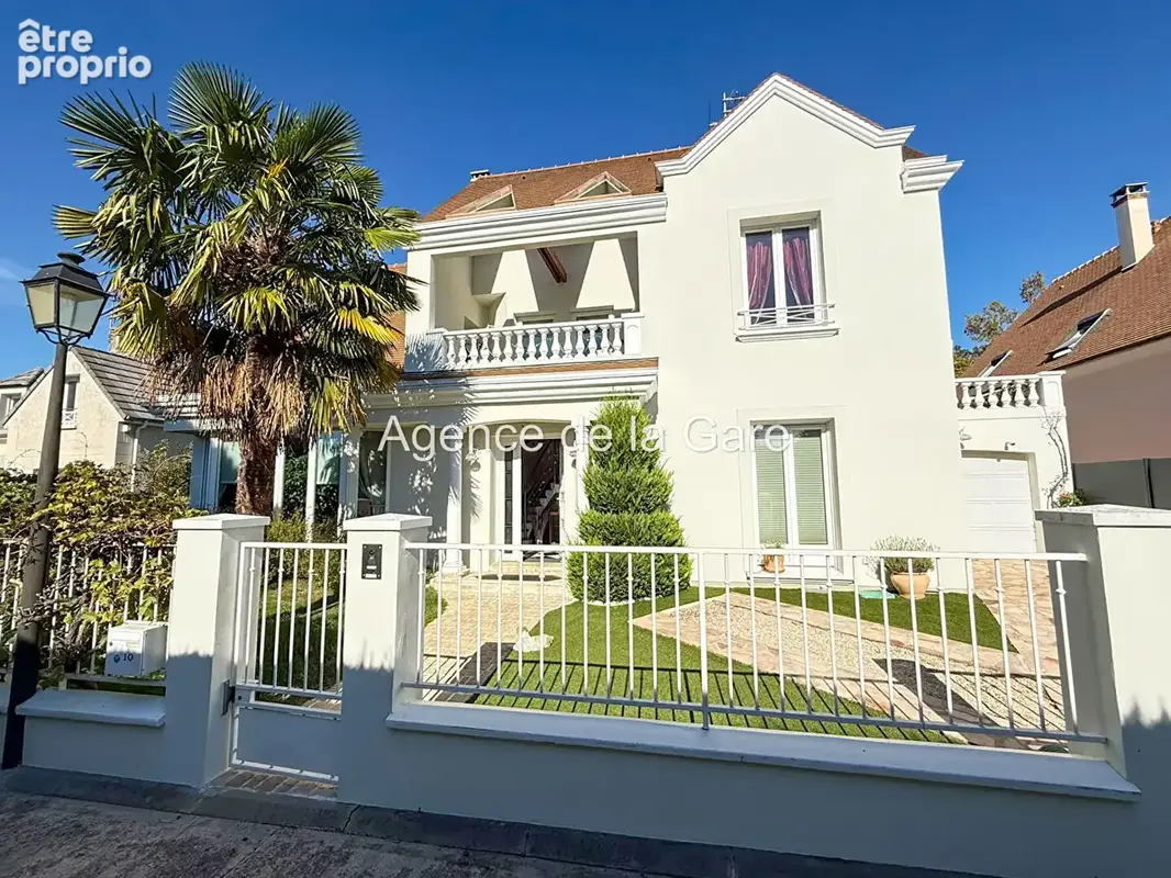 Chatou élégante maison familiale de 7 pièces avec jardin, terrasses et jacuzzi - photo 1