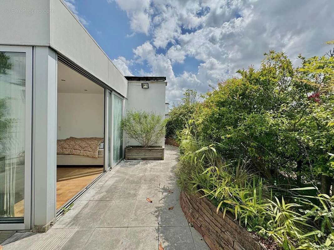 Appartement à NEUILLY-SUR-SEINE