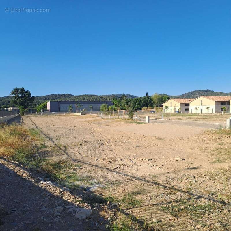 Terrain à PEYROLLES-EN-PROVENCE