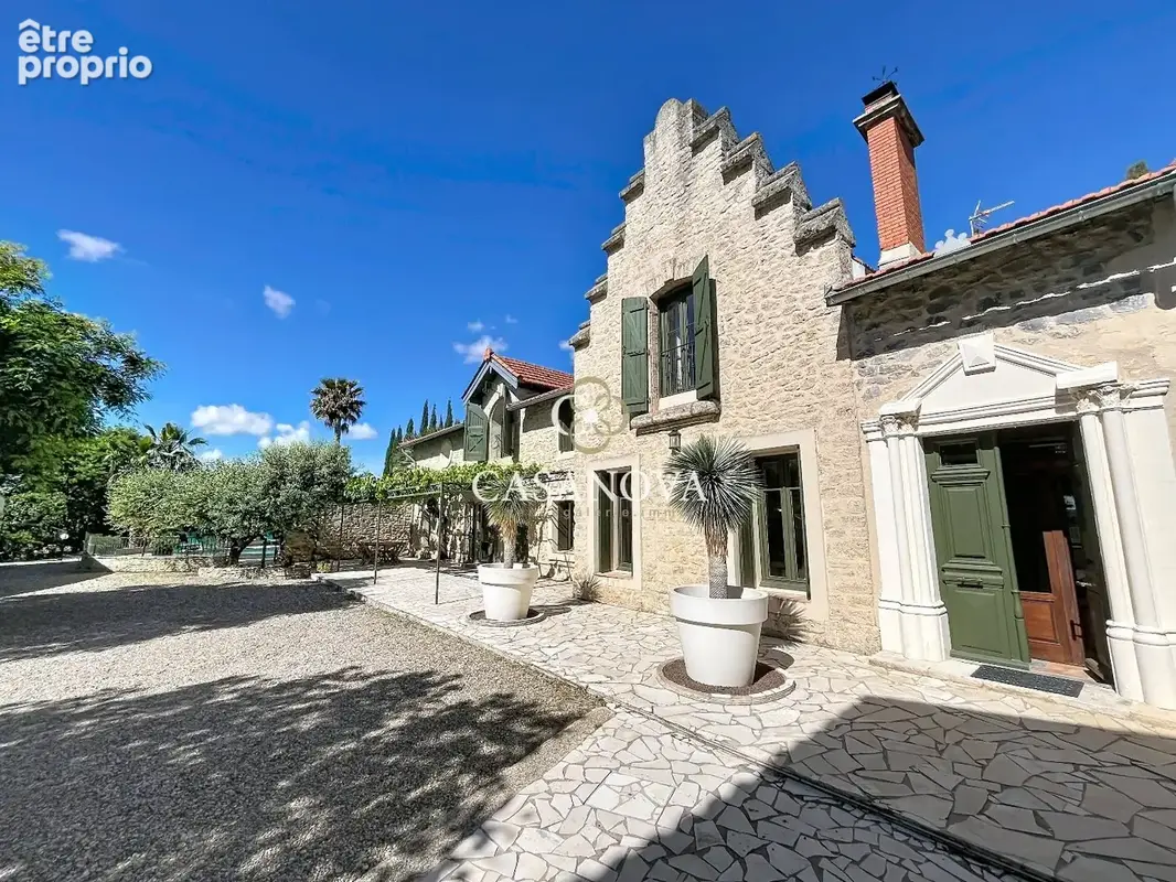 Aux portes de Pézenas, superbe propriété de caractère avec demeure principale, chambres d'hôtes, gîtes, piscine et ancienne cave - photo 9