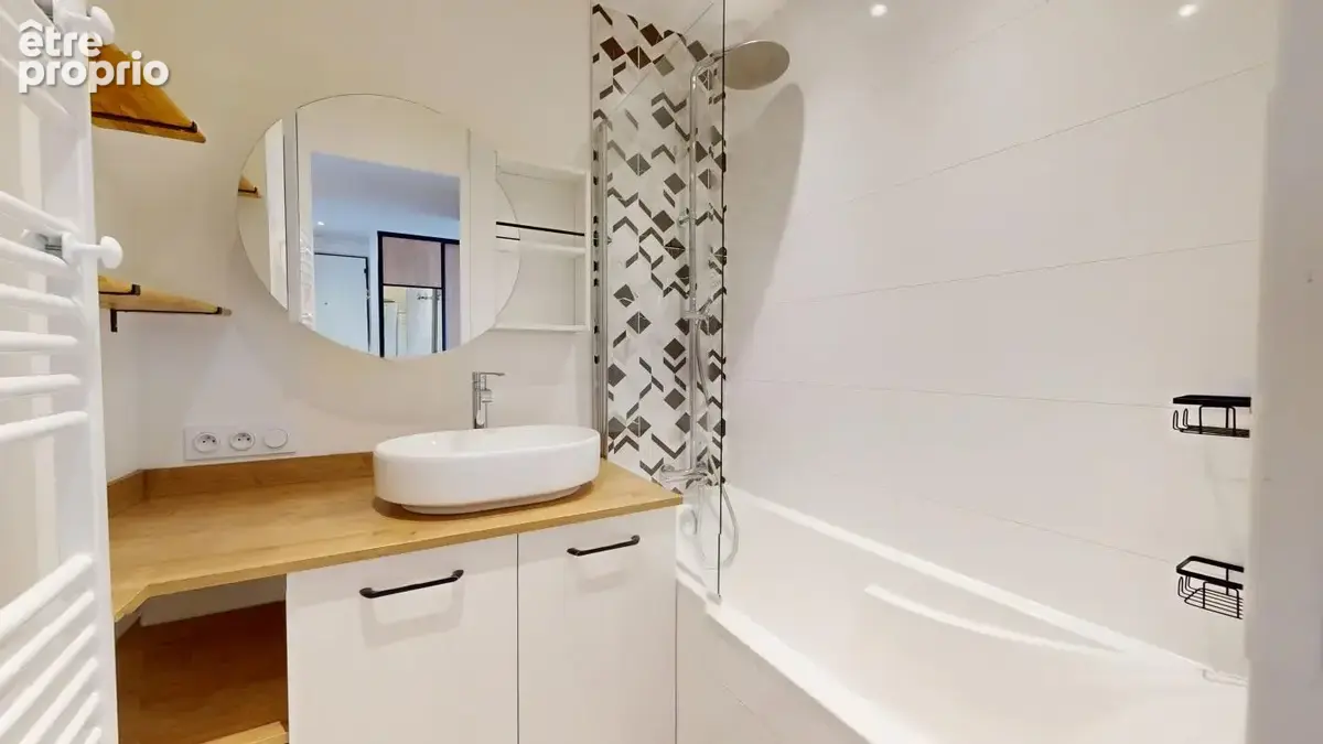 Bel appartement traversant rénové – lumineux – balcon – possibilité 3 chambres - photo 10