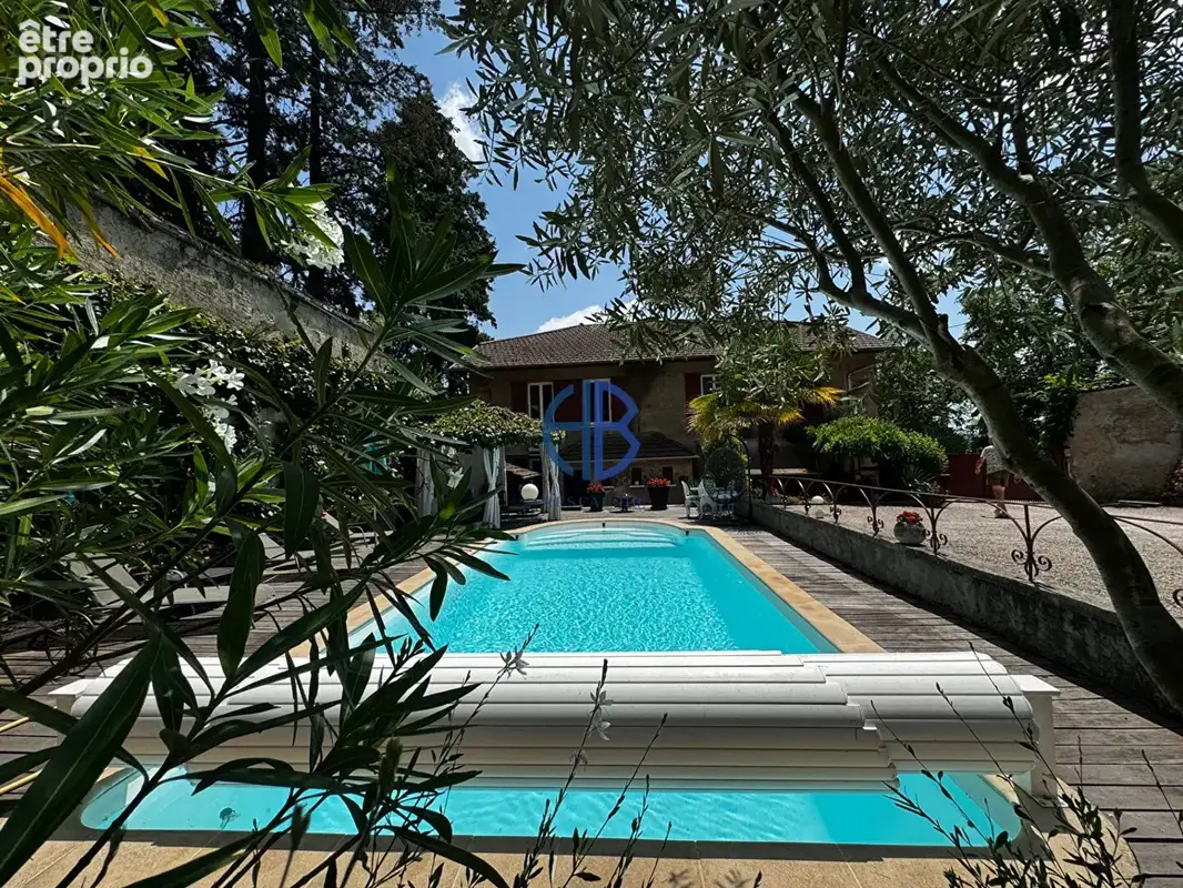 Élégante demeure de caractère aux volumes généreux, avec piscine et cinq suites, au coeur d'un environnement préservé - photo 18