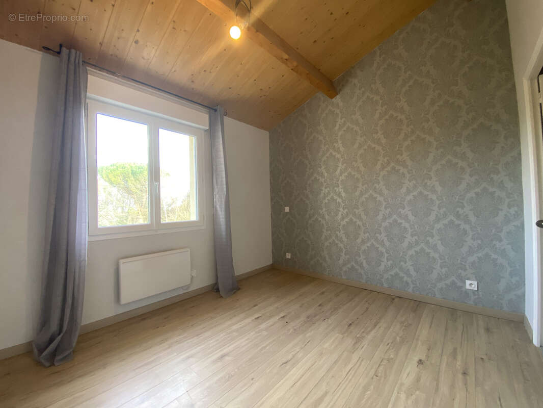 Maison à ROULLET-SAINT-ESTEPHE