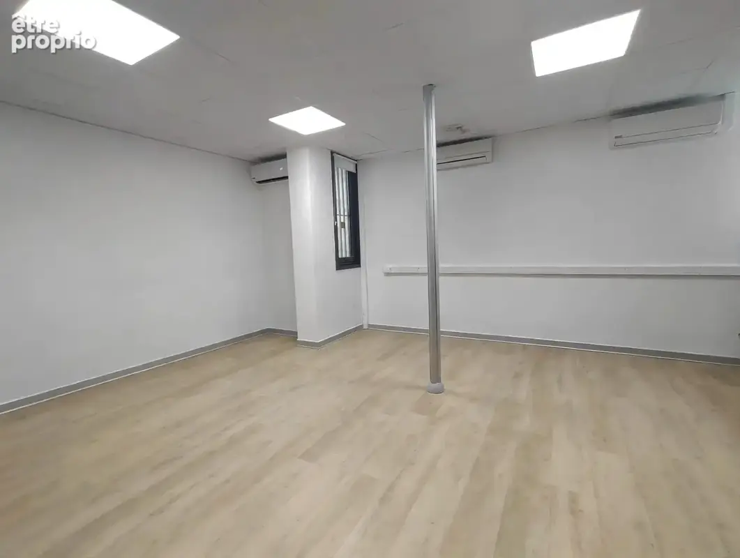 9D PROJECTION VIDE 24.65 M²