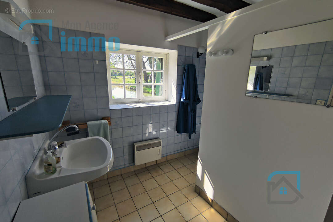 A Mehun-sur-Yèvre  - Maison en pierres 4 chambre + grande dépendance - Terrain en bordure de rivière - photo 8