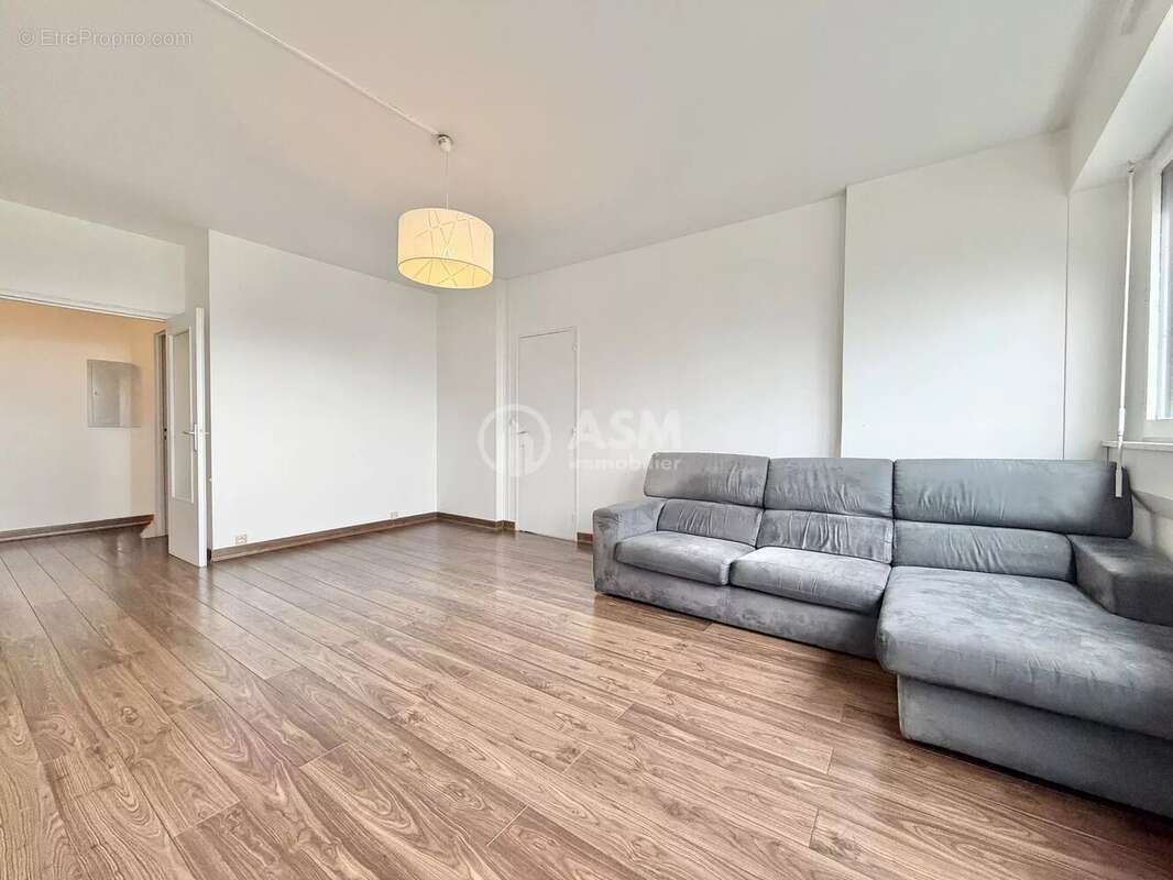 Appartement à COURBEVOIE