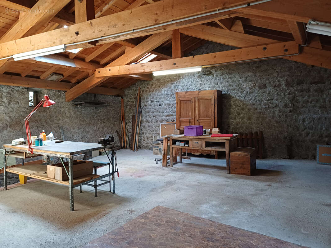 Maison à MONTREGARD