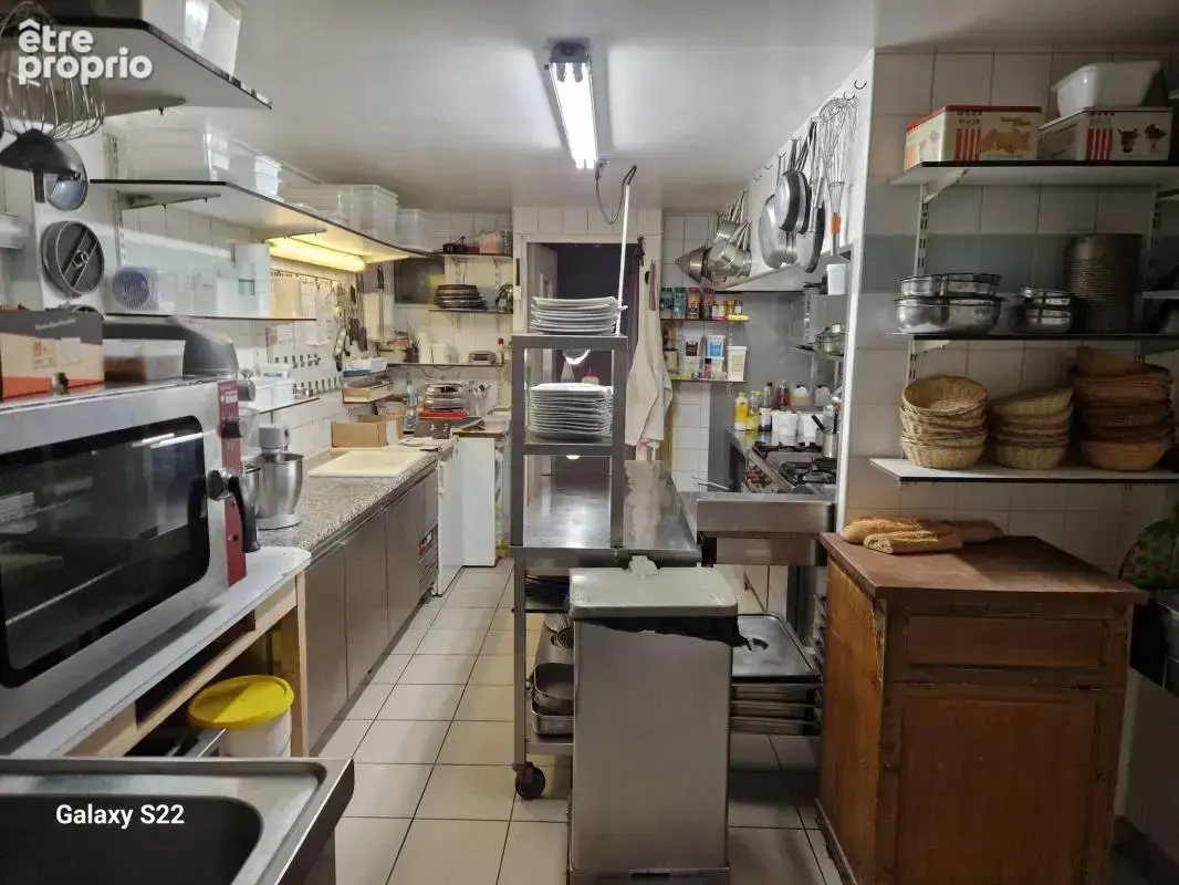 Murs de restaurant et 3 appartements T3 - photo 8
