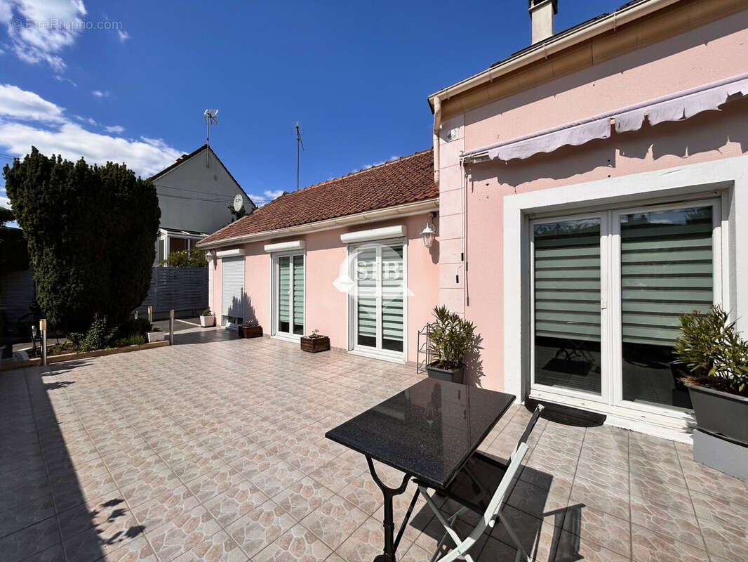 Maison à LEUVILLE-SUR-ORGE