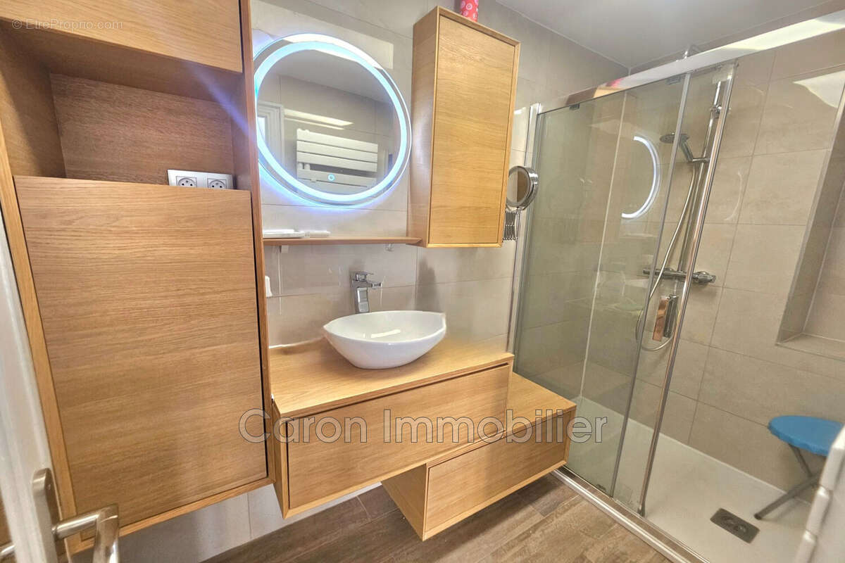 Appartement à MANDELIEU-LA-NAPOULE