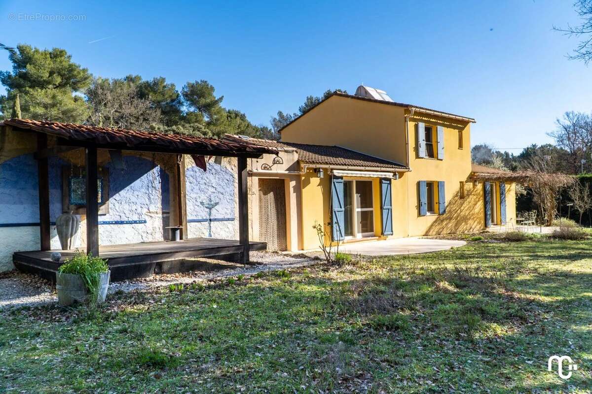 Maison à POURRIERES