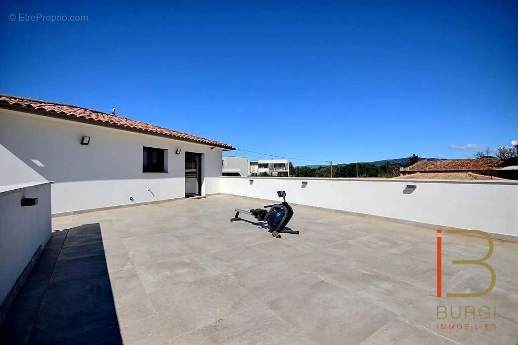 Maison à PUGET-SUR-ARGENS