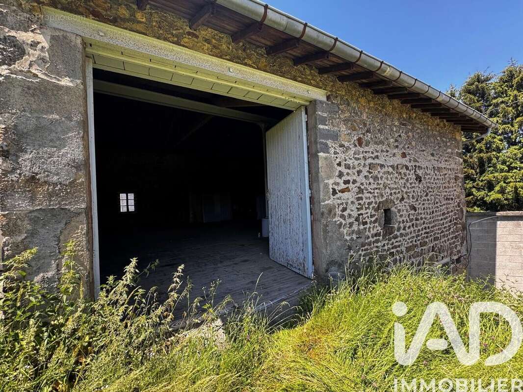 Photo 4 - Maison à SAINT-JUST-MALMONT