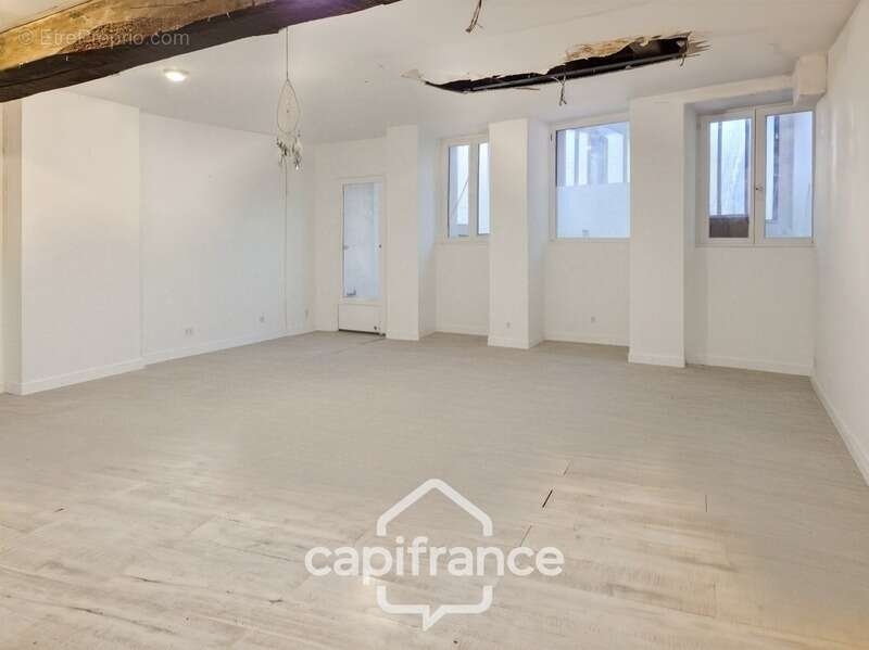 Maison à SAINT-JEAN-D'ANGELY