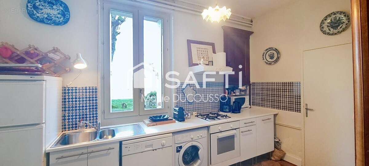 Maison 286 m² à Pujols  - photo 6