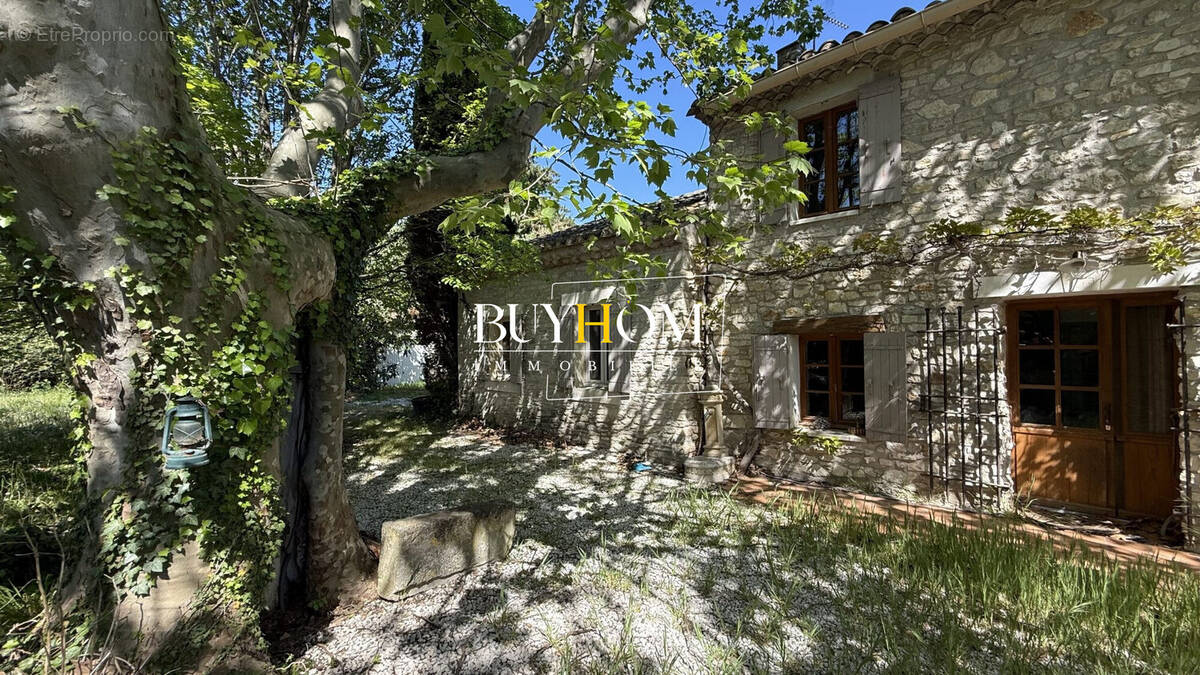 Maison à L'ISLE-SUR-LA-SORGUE