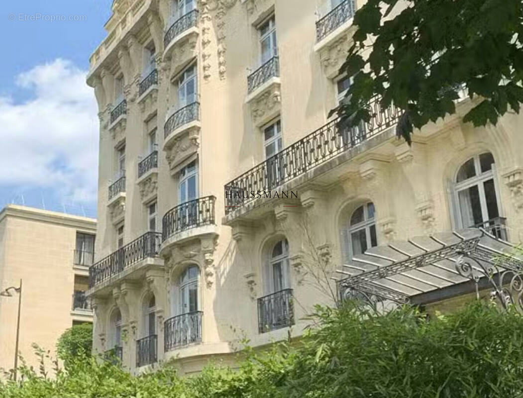 Appartement à NEUILLY-SUR-SEINE