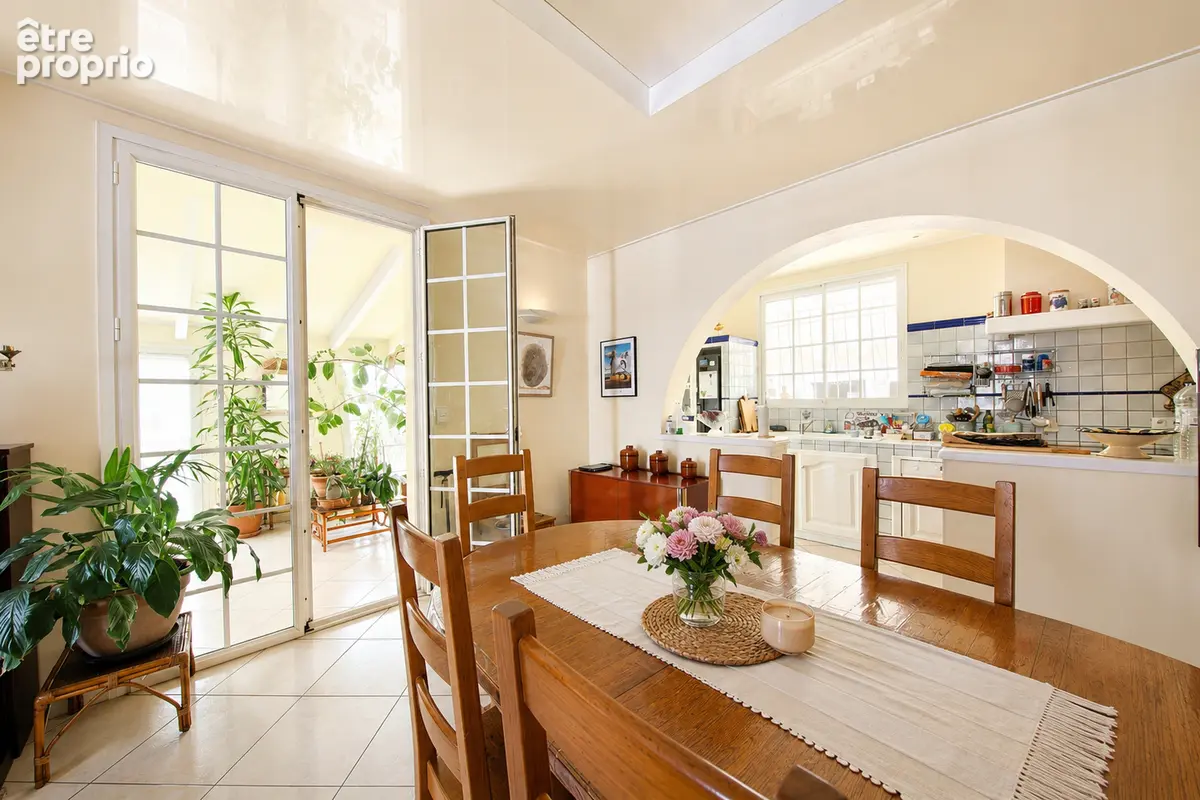 Maison familiale de 250 m² avec piscine et T2 indépendant . En plein coeur de Lucciana - photo 5