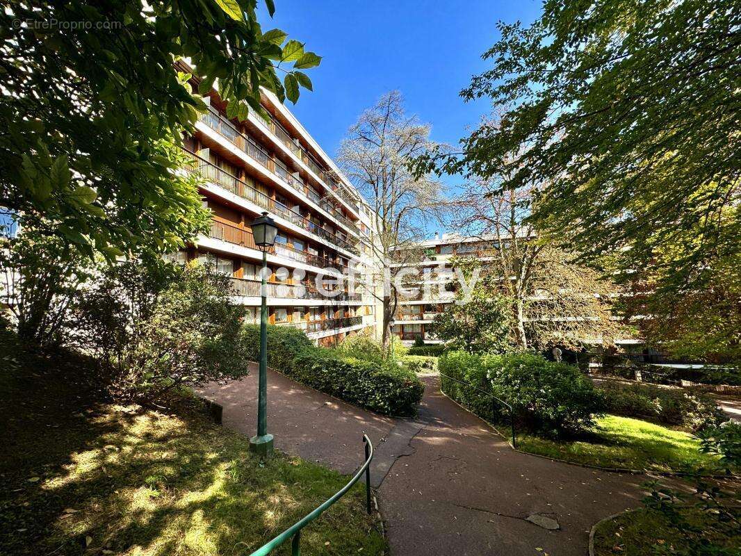 Appartement à LA CELLE-SAINT-CLOUD