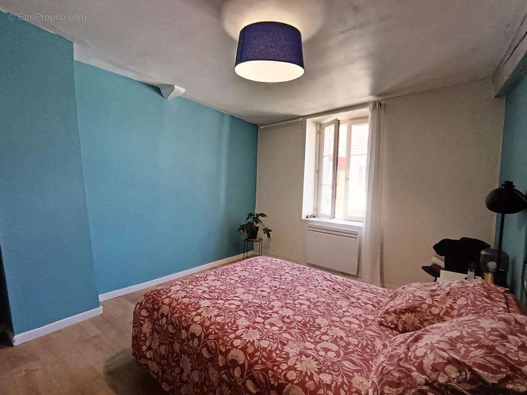 Maison à SAINT-CYR-SUR-MORIN