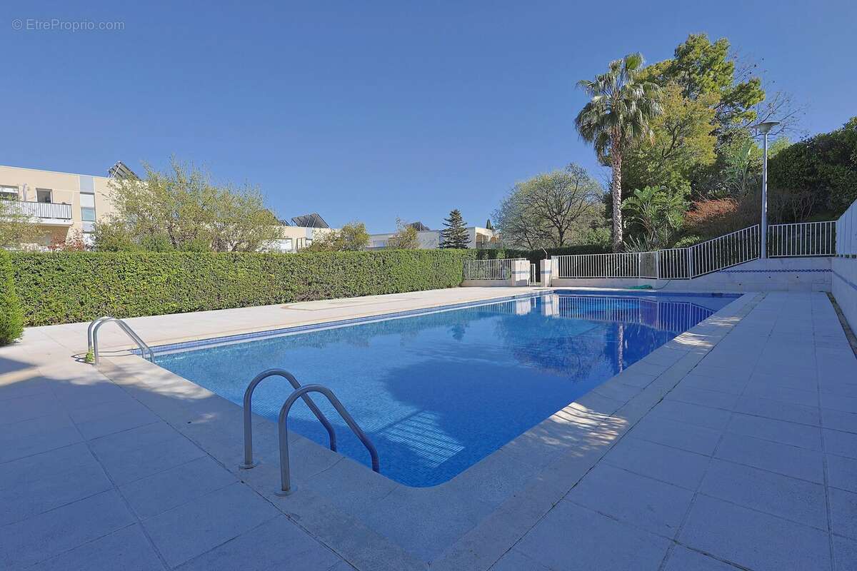 Superbe 3 pièces traversant avec terrasses, piscine et cadre de vie privilégié - photo 2