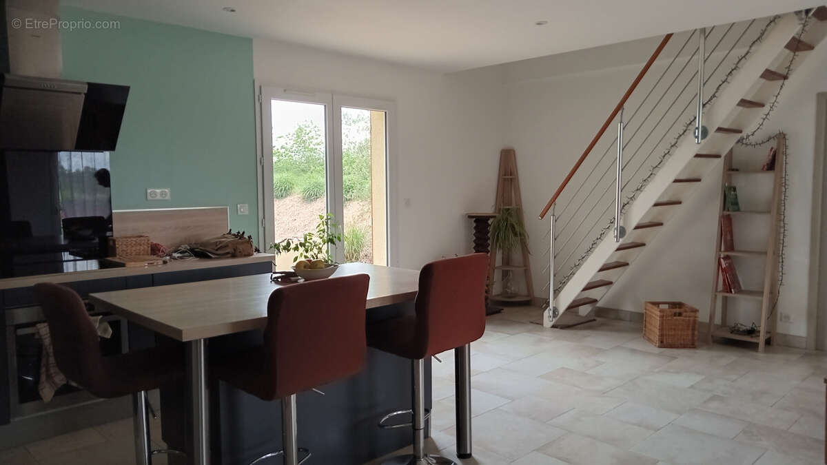 Maison 107 m² à Saint-Priest-Les-Fougeres  - photo 3