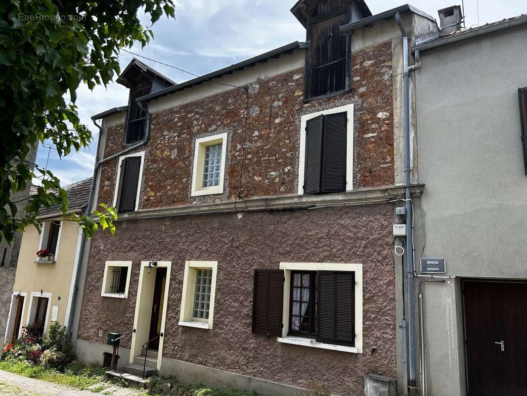 Maison à VAUHALLAN