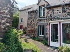 Maison à SAINT-BONNET-PRES-ORCIVAL