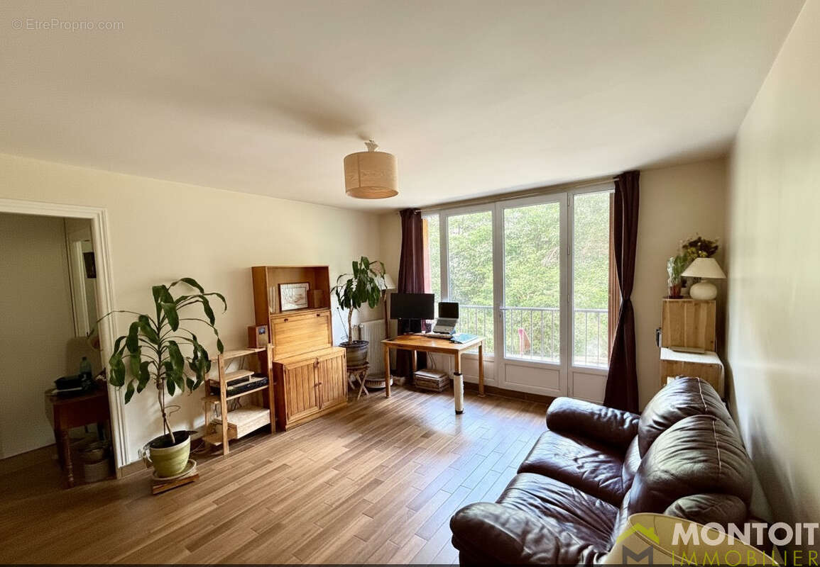 Appartement 3 pièces avec balcon et cave - photo 2