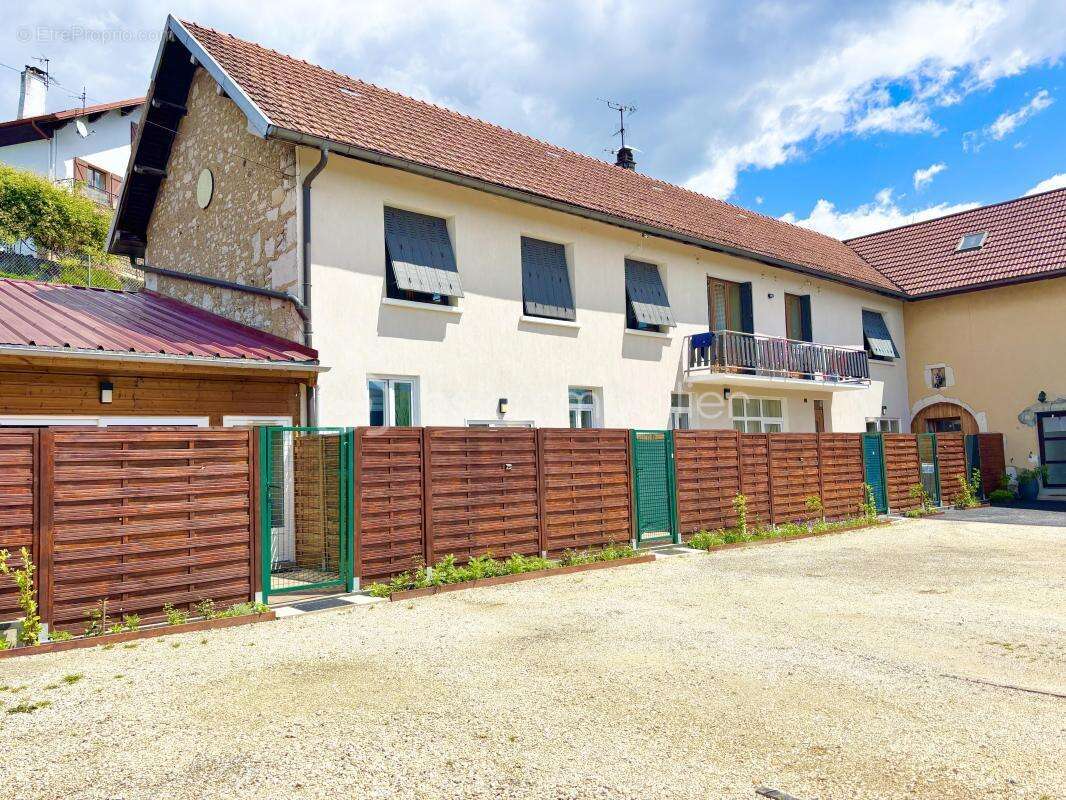 Immeuble rénové avec jardin, terrasses et fort potentiel – Chambéry - photo 3