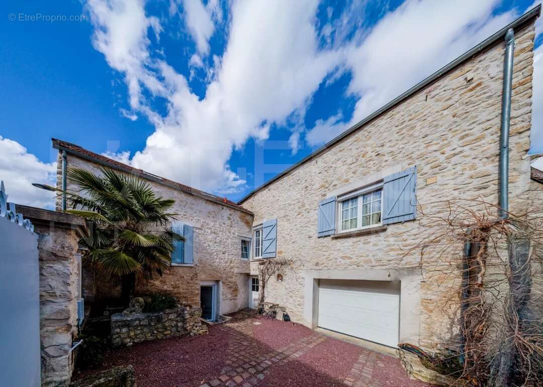 Maison à BOUAFLE