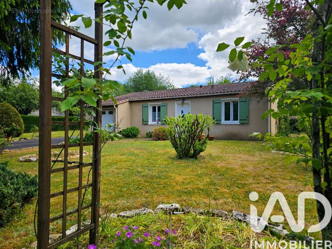 Photo 2 - Maison à BUSSEROLLES