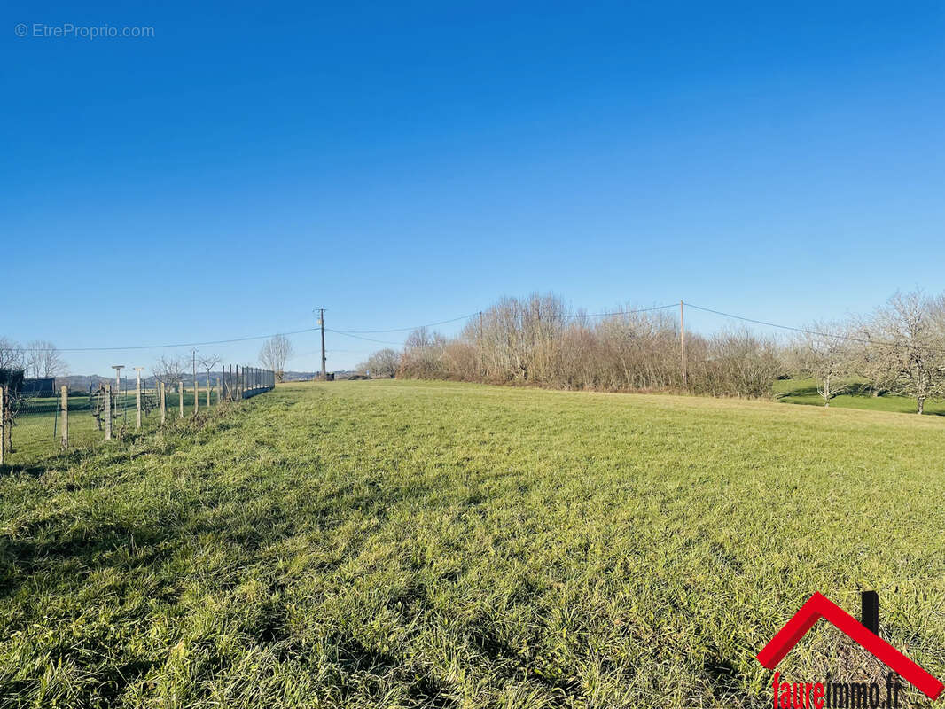 Terrain à TERRASSON-LAVILLEDIEU