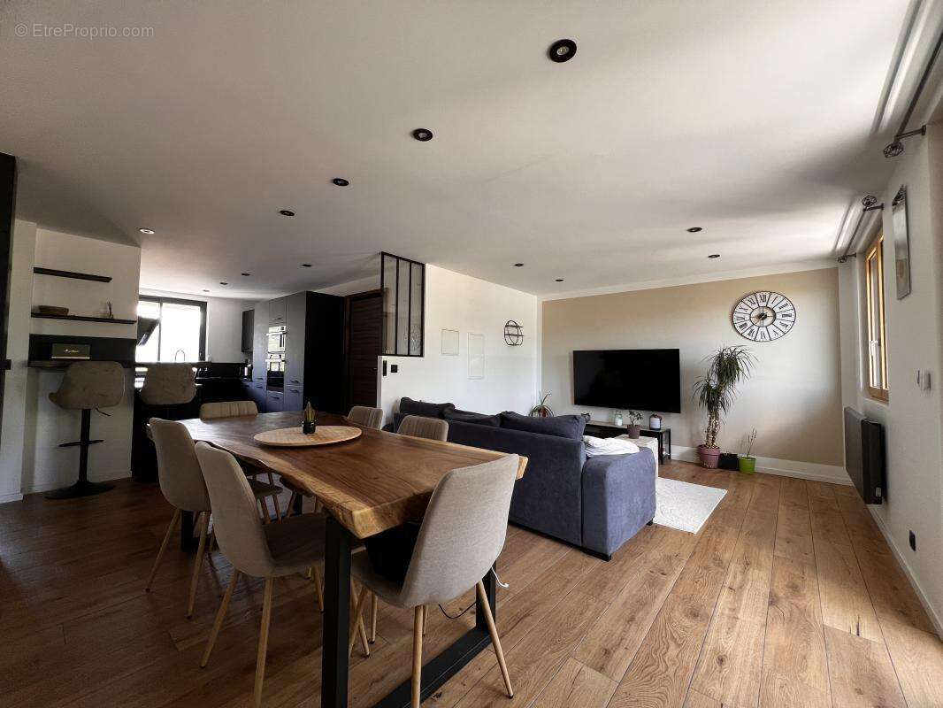 Appartement à SAINT-EGREVE