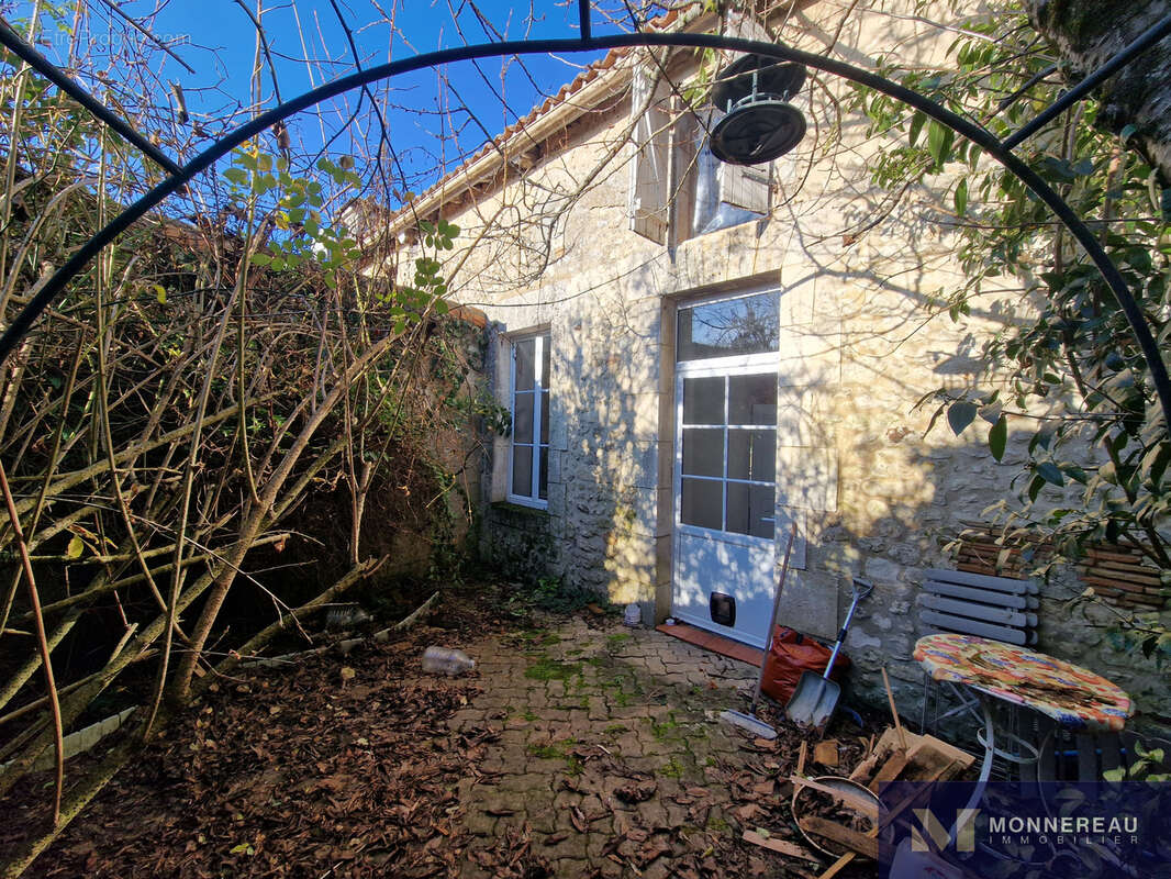 Maison à COURGEAC