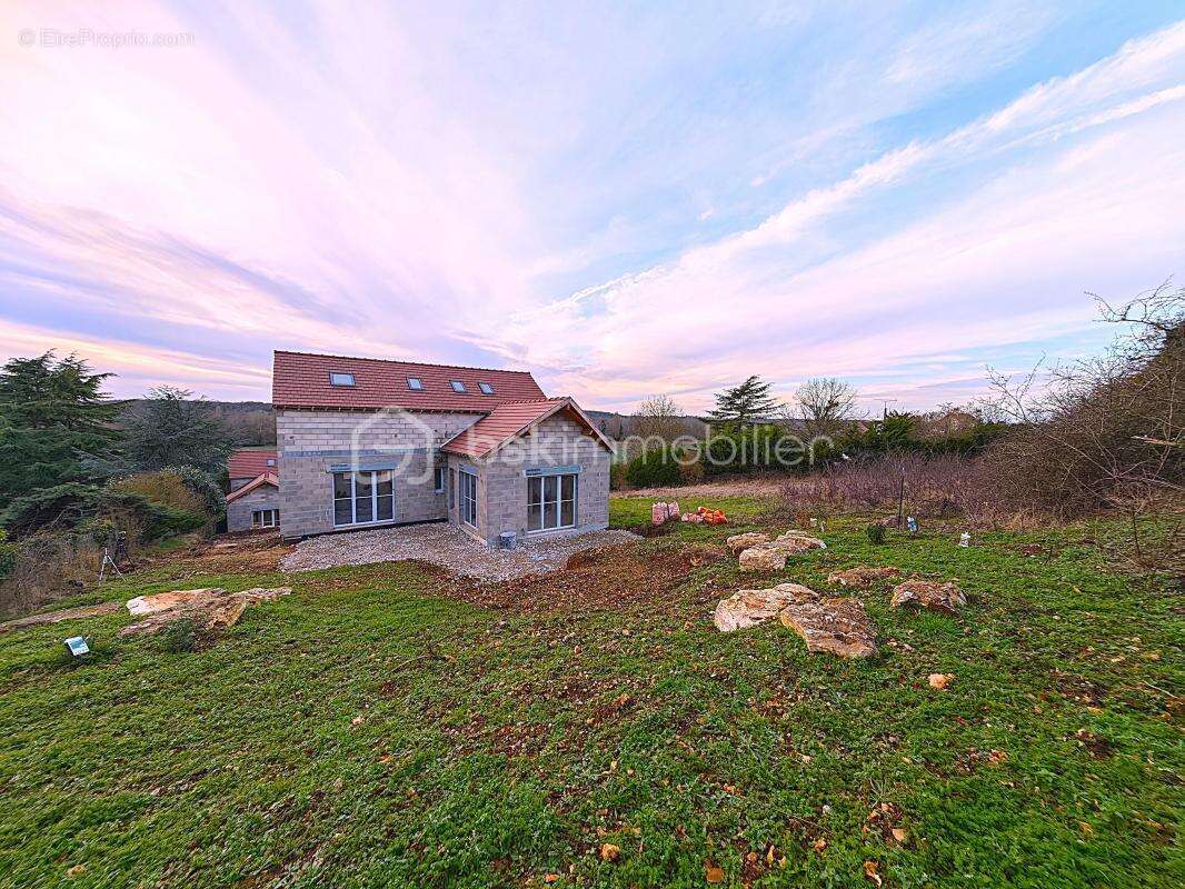 Maison d'architecte vue panoramique, d’une superficie de 144 m², sur sous-sol de 56 m² édifié sur terrain de 410 m² arboré et pa - photo 16