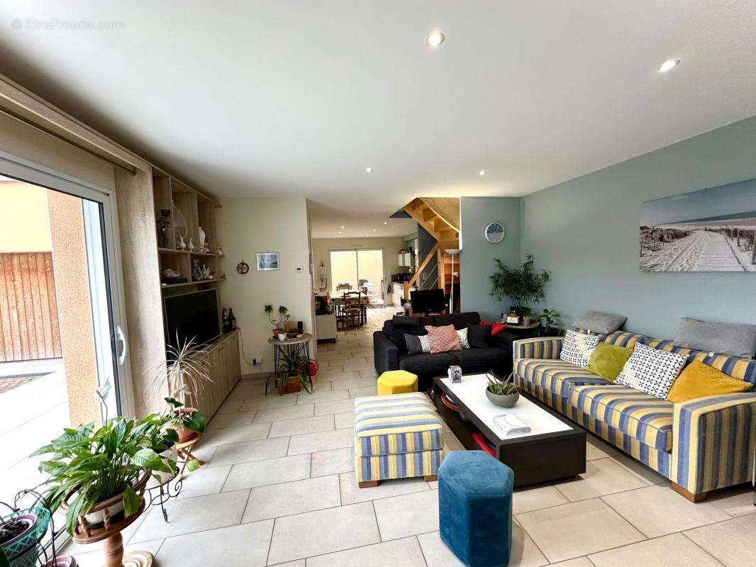 Maison de plain pied avec garage - photo 2