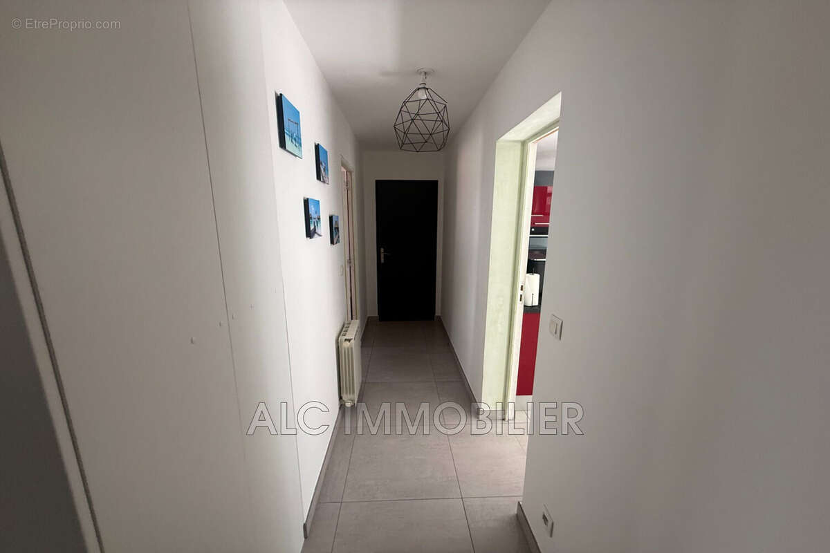 Maison 163 m² à Villaines-La-Carelle  - photo 8