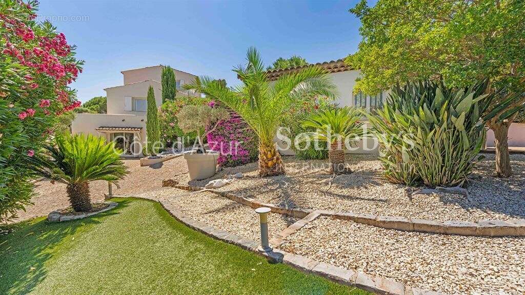 Villa de luxe avec vue sur Saint-Tropez, quartier Sémaphore, Sainte-Maxime - photo 17